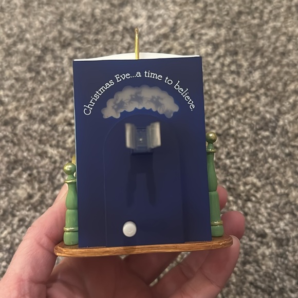 Hallmark A Time to Believe ornament - Picture 4 of 5